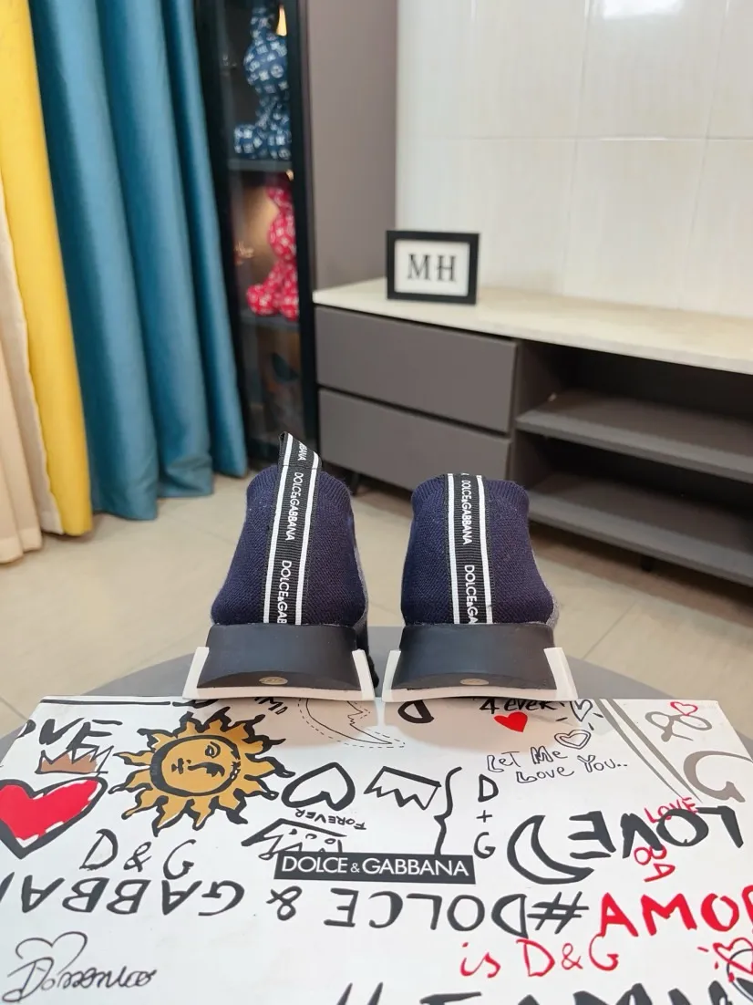 Ex-factory price 340🌹🌹"Dolce & Gabbana DG" original imported fly-knit stitching➕fly-knit lining, light on the foot, comfortable, versatile, original special outsole🔥favored by trendy men. Welcome to compare the quality🔥exquisite luxury, super A level! Compared with the genuine product at the counter, the version is no worse at all! Code number 36-46